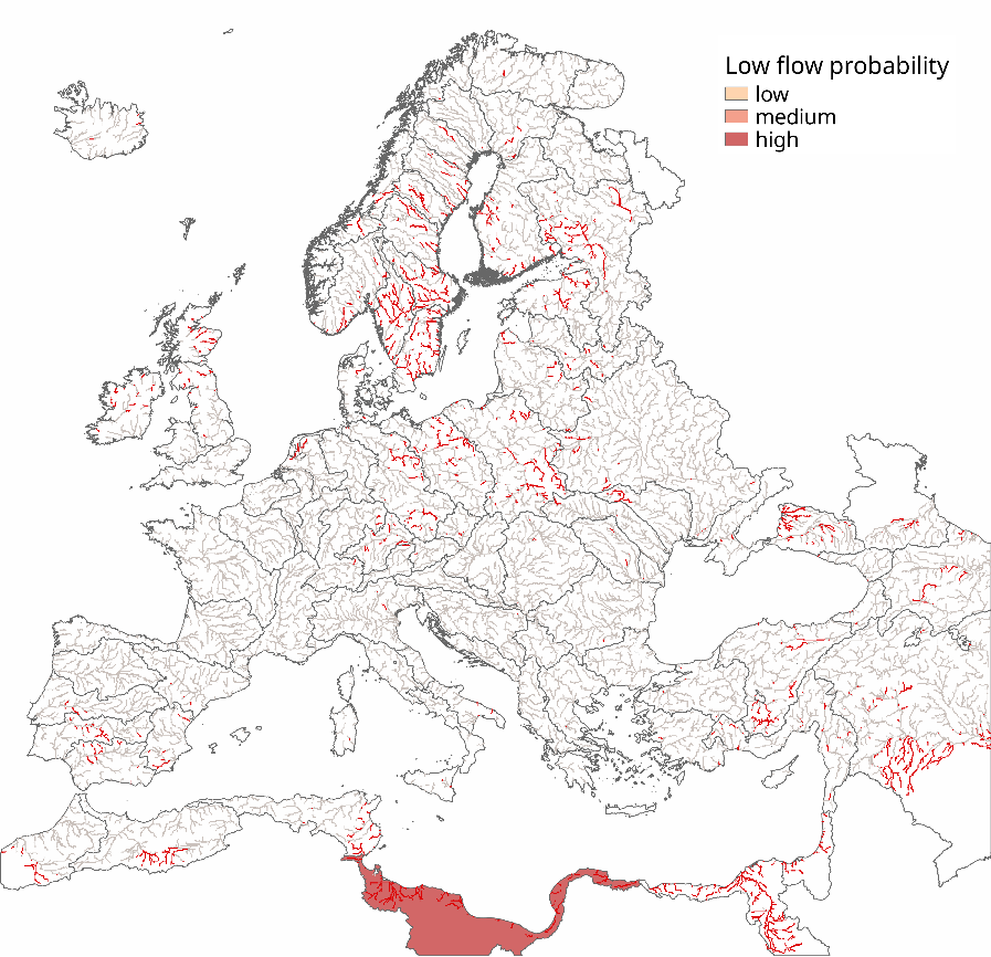 The shaded basins are drawn from the EFAS seasonal forecast from May for mid-June 2018. They show the low flow proba-bility, from low to high probabilities (probabilities given by the portion of the ensemble forecast being below the 10th percen-tile of the EFAS weekly climatology, with low: 50-75% and high: >90% - this is similar to what is shown on the online EFAS seasonal outlook, but for one specific week of the fore-cast). The ‘actual’ situation for 11 June 2018 (as a proxy for mid-June) is also shown.